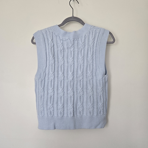 NWT Abercrombie V Neck Cable Knit Sweater Vest Light Blue - Picture 2 of 4